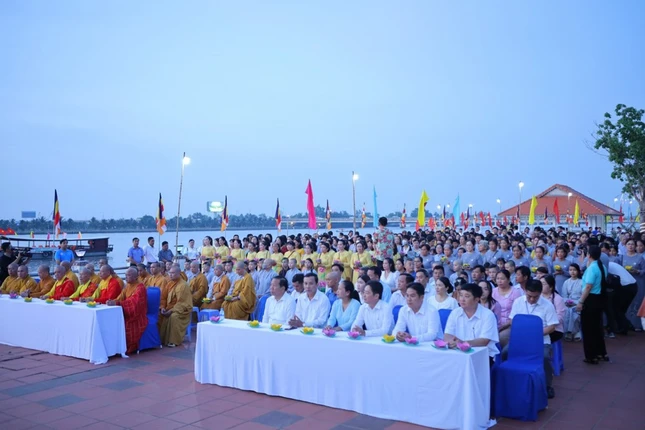 Lễ hội hoa đăng do Ban Trị sự H.Châu Thành phối hợp UBND huyện tổ chức