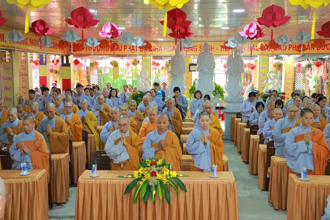 Hành giả chùa Pháp Huệ, tỉnh Tây Ninh