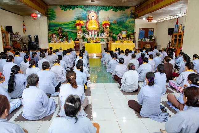 Khóa tu Một ngày an lạc là điểm tựa tâm linh của những người con Phật tại huyện vùng xa Khóa tu Một ngày an lạc là điểm tựa tâm linh của những người con Phật tại huyện vùng xa