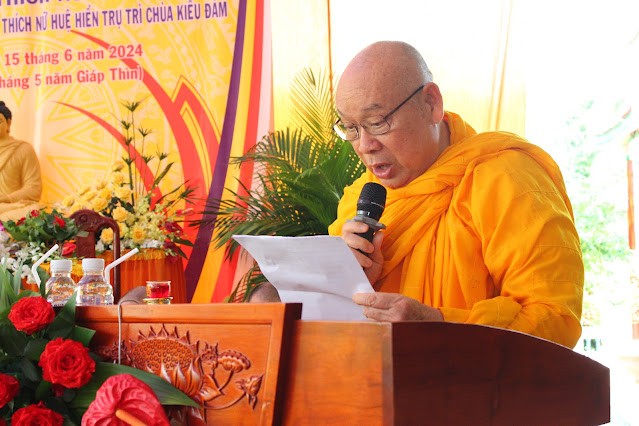 Thượng tọa Thích Huệ Thủ, Trưởng ban Trị sự GHPGVN H.Lấp Vò phát biểu khai mạc Thượng tọa Thích Huệ Thủ, Trưởng ban Trị sự GHPGVN H.Lấp Vò phát biểu khai mạc