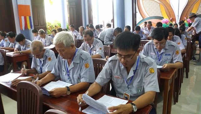 Làm bài thi Làm bài thi