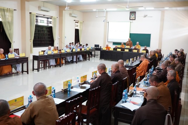 Quang cảnh buổi họp