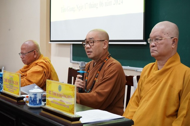 Thượng tọa Thích Quảng Lộc giải thích một số ý kiến của chư tôn đức