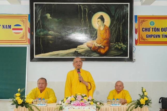 Hòa thượng Thích Phước Minh sách tấn chư Ni an cư tại chùa Bảo Thắng