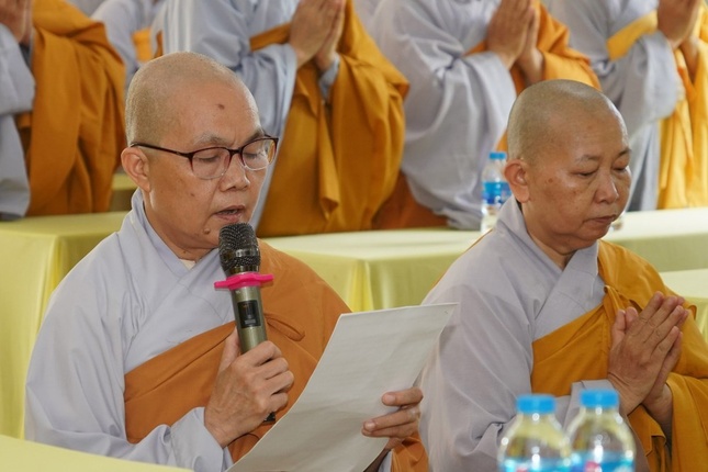 Đại diện Ban chức sự đã báo cáo tình hình tu học