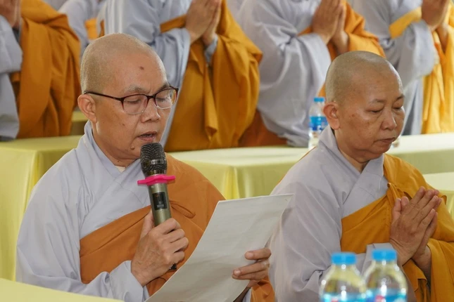 Đại diện Ban chức sự đã báo cáo tình hình tu học