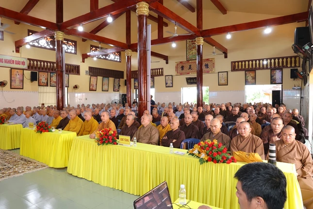 Ban Trị sự GHPGVN tỉnh tổ chức bế mạc khóa Bồi dưỡng trụ trì và Hành chính năm 2024