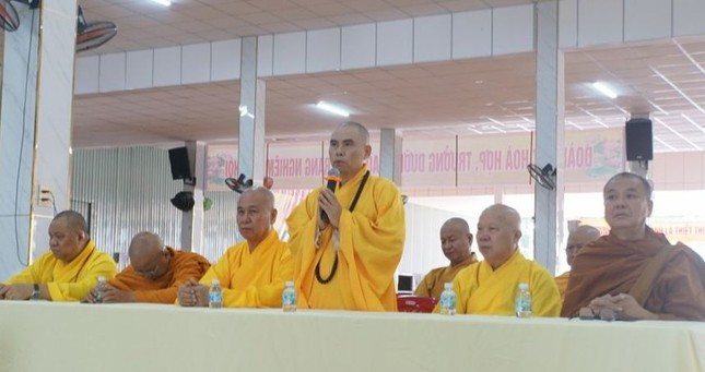 Thượng tọa Thích Nhuận Nghĩa gởi lời thăm hỏi của Hòa thượng Thích Huệ Trí đến hành giả