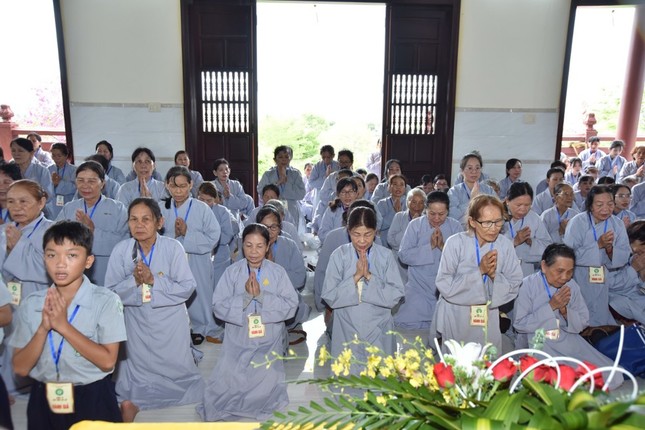 Phật tử tham gia khóa tu