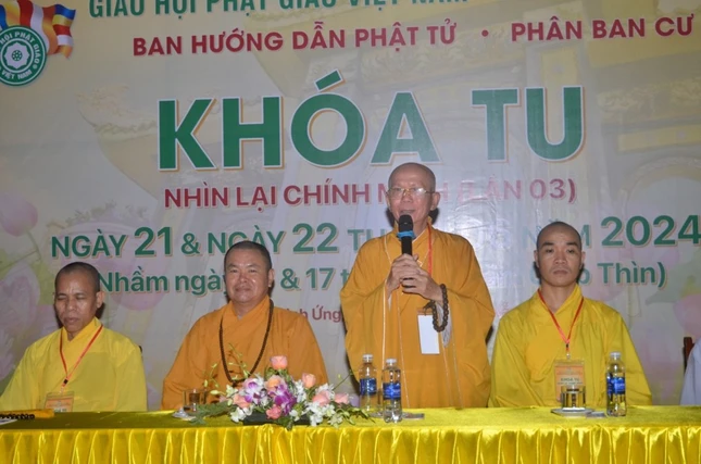 Thượng tọa Thích Nhuận Hòa phát biểu khai mạc