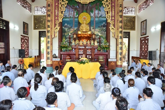 Đại đức Thích Thiện Thức thuyết giảng với chủ đề: “Tâm thiện và hành thiện”