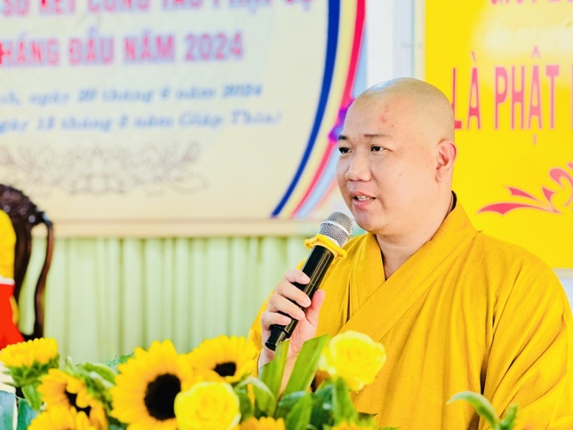 Đại đức Thích Minh Trí điều phối chương trình tọa đàm Đại đức Thích Minh Trí điều phối chương trình tọa đàm