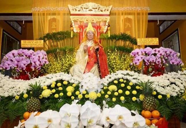 Hương án Hòa thượng Thích Trí Thành