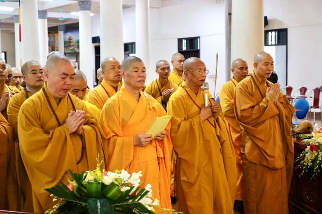 Hòa thượng Đường chủ và chư tôn đức lễ Tổ Hòa thượng Đường chủ và chư tôn đức lễ Tổ