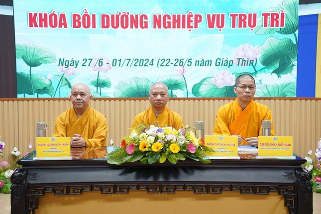 Chư tôn đức chứng minh