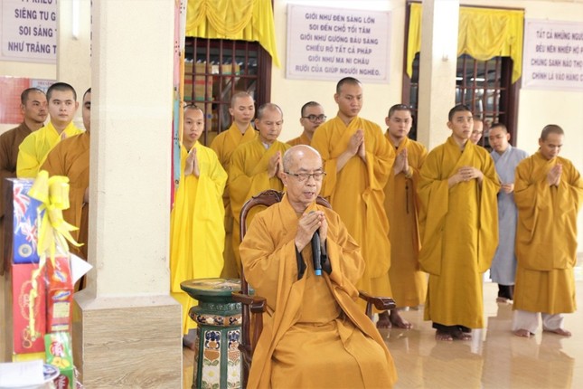 Hòa thượng Thích Nhựt Tấn, Trưởng ban Trị sự tỉnh Bến Tre đại diện Ban Chức sự trường hạ chùa Viên Minh cảm ơn đoàn Ban Hướng dẫn Phật tử TP.HCM