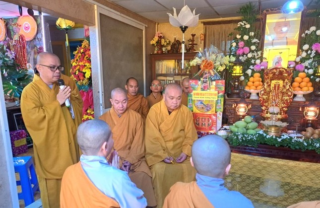 Đại đức Thích Thiện Châu có lời đạo từ đến Sư cô tân trụ trì