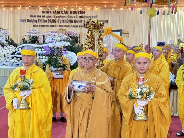 Cung thỉnh bát hương, linh mô, di ảnh rời Giác linh đường tu viện Bát Nhã