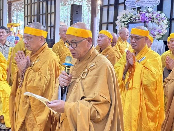 Đại diện môn đồ pháp quyến dâng lời tưởng niệm ân sư