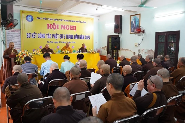 Đại đức Thích Viên Đức báo cáo sơ kết hoạt động Phật sự 6 tháng đầu năm Đại đức Thích Viên Đức báo cáo sơ kết hoạt động Phật sự 6 tháng đầu năm