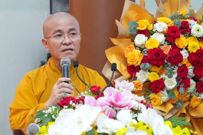 Thượng tọa Thích Quảng Hiền, Trưởng ban Tổ chức phát biểu khai mạc