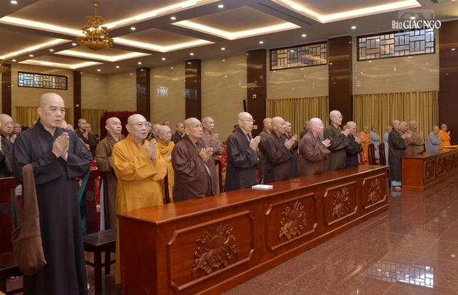 Buổi họp với sự tham gia của chư tôn đức Ban Thường trực, thành viên Ban Trị sự TP.HCM, Thường trực các ban chuyên môn, Ban Trị sự TP.Thủ Đức, 21 quận huyện, Phân ban Ni giới