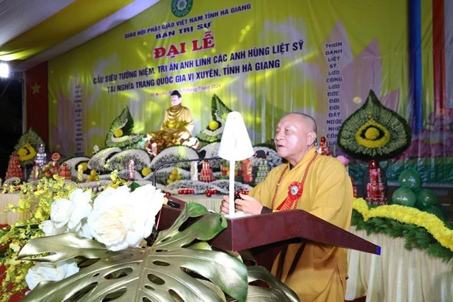 Hòa thượng Thích Gia Quang ban đạo từ Hòa thượng Thích Gia Quang ban đạo từ