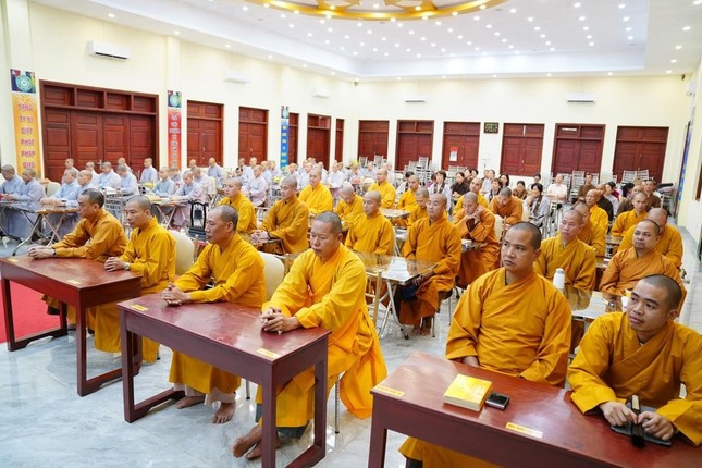 Chư hành giả Tăng Ni tại chùa Bầu