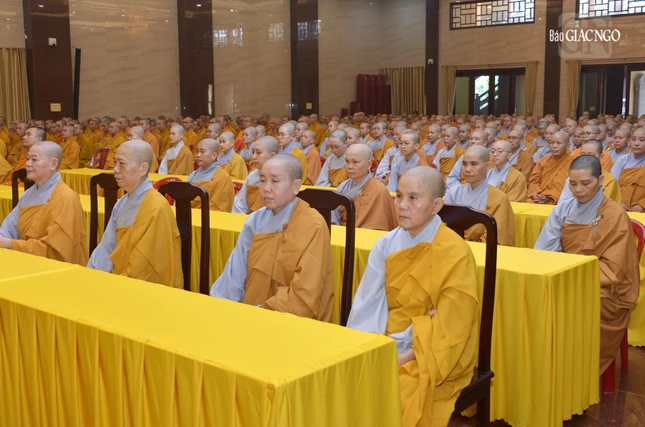 Chư Ni Phân ban Ni giới TP.HCM và hành giả Ni