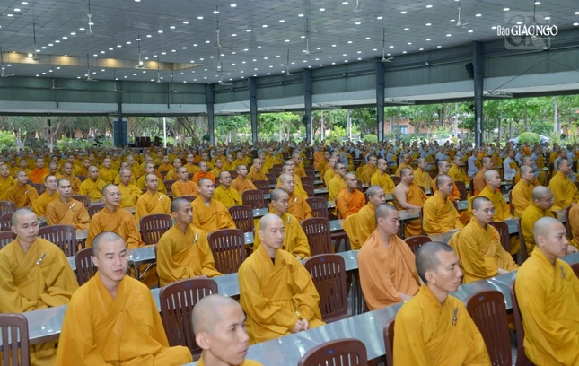 Chư hành giả Tăng Ni tại trường hạ Học viện Phật giáo VN tại TP.HCM (cơ sở 2, H.Bình Chánh)