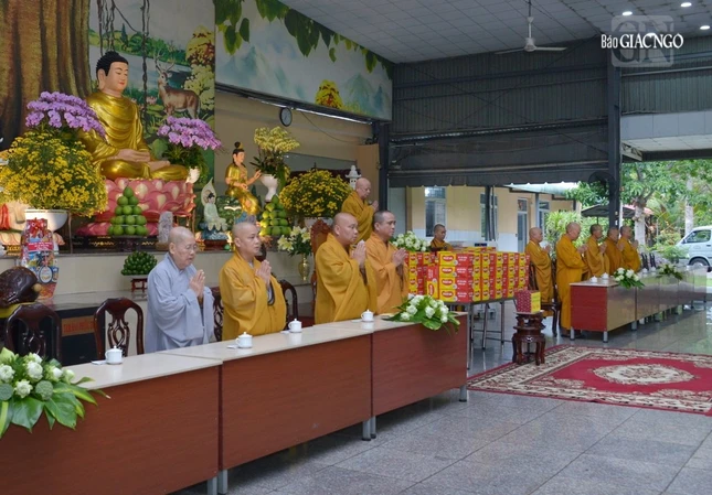 Đoàn chư tôn đức Ban Thường trực Ban Trị sự TP.HCM (đoàn 1) tại trường hạ Học viện Phật giáo VN tại TP.HCM - cơ sở 2, xã Lê Minh Xuân, H.Bình Chánh