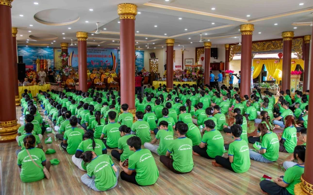800 em thanh thiếu niên tham gia khóa tu