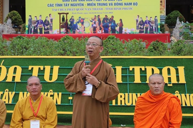 Thượng tọa Thích Quảng Tuấn - Trưởng Phân ban Phật tử dân tộc T.Ư phát biểu