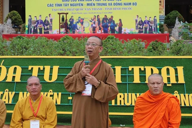 Thượng tọa Thích Quảng Tuấn - Trưởng Phân ban Phật tử dân tộc T.Ư phát biểu