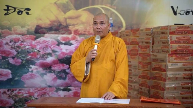 Thượng tọa Thích Vạn Nhơn đọc quyết định