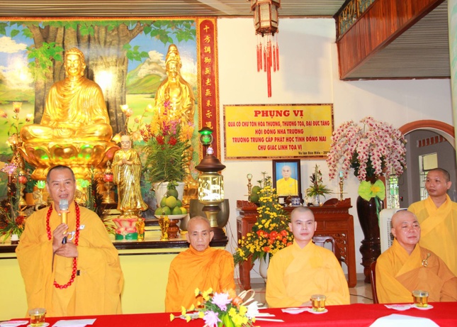 Thượng tọa Thích Minh Trí thăm hỏi Ban Chức sự và hành giả an cư