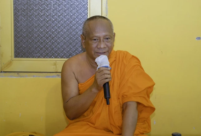 Hòa thượng Dunh Lung có thời pháp ngắn