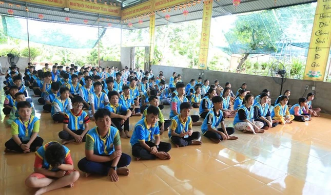 Thanh thiếu niên tham dự khóa tu mùa hè do Ban Trị sự H.Tân Thạnh tổ chức Thanh thiếu niên tham dự khóa tu mùa hè do Ban Trị sự H.Tân Thạnh tổ chức