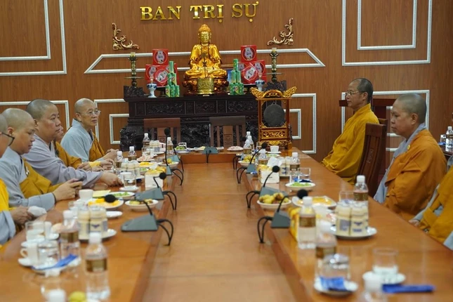 Tại trường hạ Trung tâm Phật giáo Hùng Vương (tỉnh Phú Thọ), Thượng tọa Thích Minh Nghiêm tiếp đoàn Tại trường hạ Trung tâm Phật giáo Hùng Vương (tỉnh Phú Thọ), Thượng tọa Thích Minh Nghiêm tiếp đoàn