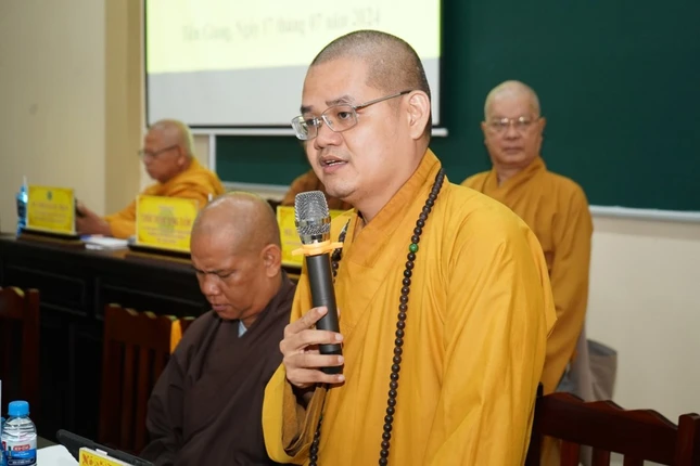 Đại đức Thích Huệ Phát thay mặt Ban Thư ký báo cáo Đại đức Thích Huệ Phát thay mặt Ban Thư ký báo cáo