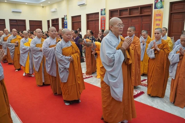 Đoàn Phân ban Ni giới T.Ư tại trường hạ chùa Bầu Đoàn Phân ban Ni giới T.Ư tại trường hạ chùa Bầu