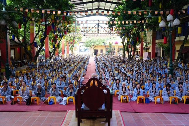 Ngày tu Bát Quan trai đầy hỷ lạc tại chùa Bằng