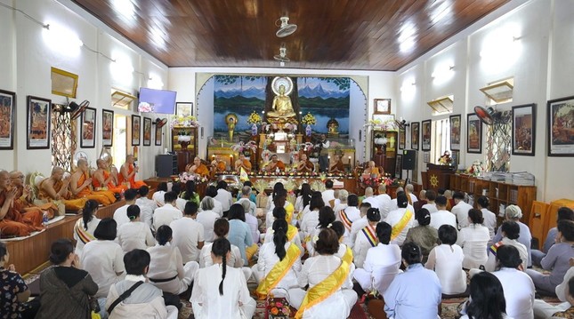 Quang cảnh buổi lễ tại chùa Tam Bảo