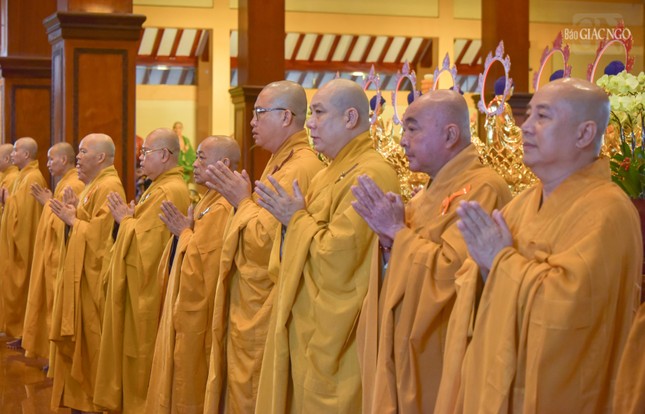 Thành kính đảnh lễ