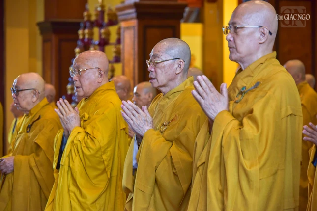 Mỗi vị xuất gia đều trở về trong ngày trưởng tịnh theo Đức Phật chế định