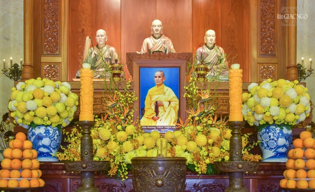 Di ảnh Đại lão Hòa thượng Thích Thiện Hào tại Tổ đường Việt Nam Quốc Tự Di ảnh Đại lão Hòa thượng Thích Thiện Hào tại Tổ đường Việt Nam Quốc Tự