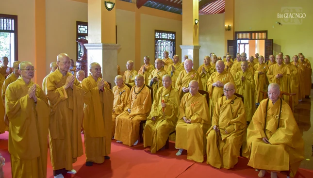 Đức Pháp chủ GHPGVN, cùng vị giáo phẩm Hội đồng Chứng minh Đức Pháp chủ GHPGVN, cùng vị giáo phẩm Hội đồng Chứng minh