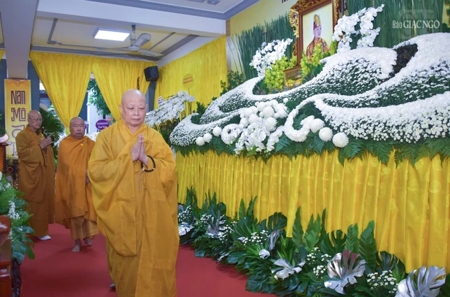 Hòa thượng Thích Lệ Trang hữu nhiễu kim quan tiễn biệt Hòa thượng Thích Lệ Trang hữu nhiễu kim quan tiễn biệt