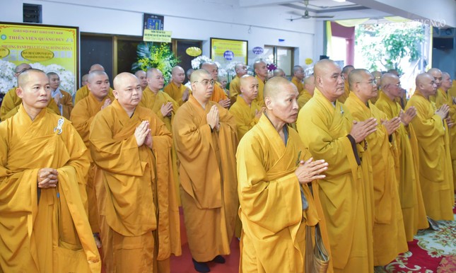 Chư tôn đức Ban Trị sự TP.Thủ Đức, 21 quận huyện kính viếng Giác linh Hòa thượng Chư tôn đức Ban Trị sự TP.Thủ Đức, 21 quận huyện kính viếng Giác linh Hòa thượng