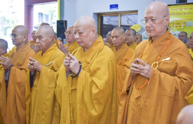 Chư tôn đức Ban Nghi lễ T.Ư, Ban Trị sự GHPGVN TP.HCM, các ban chuyên môn trực thuộc, Ban Trị sự TP.Thủ Đức, 21 quận huyện kính viếng Giác linh Hòa thượng tân viên tịch Chư tôn đức Ban Nghi lễ T.Ư, Ban Trị sự GHPGVN TP.HCM, các ban chuyên môn trực thuộc, Ban Trị sự TP.Thủ Đức, 21 quận huyện kính viếng Giác linh Hòa thượng tân viên tịch